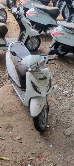 PHOTO : पोलीस पेट्रोलिंगसाठी आणलेल्या लाखो रुपयांच्या मोटरसायकल धूळखात