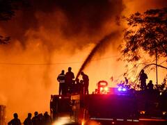 Vadodara News: केमिकल फैक्ट्री में भीषण आग लगने से सात लोग घायल, तस्वीरों में देखें भयानक मंजर