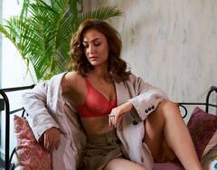 Elli Avrram Pics: एली अवराम की ग्लैमरस फोटोज ने मचाया सोशल मीडिया पर धमाल, गजब के लुक में दे रहीं किलर पोज
