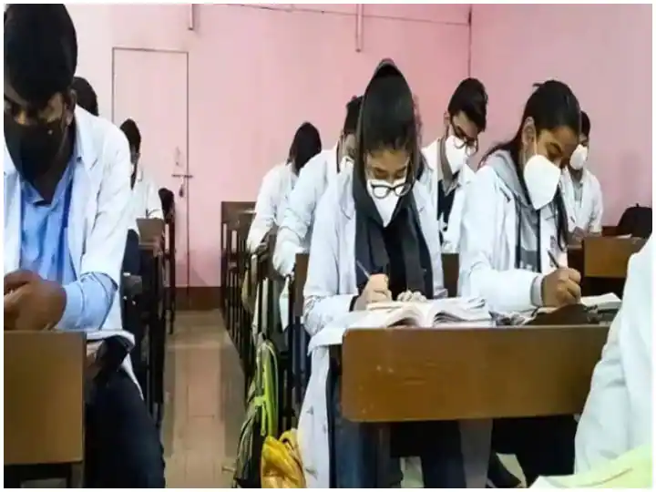 #NTAdeferNEETUG:2022 நீட் இளங்கலைத் தேர்வை ஒத்திவையுங்கள்- வலுக்கும் கோரிக்கை