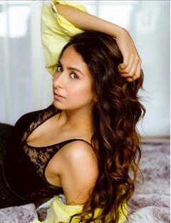 'કભી ખુશી કભી ગમ'માં નાની કરીના કપૂરનો રોલ પ્લે કરનાર માલવિકા અત્યારે લાગે છે બહુ બોલ્ડ