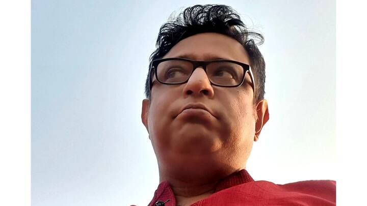 এরপরেই প্রেসক্লাব ছেড়ে বেরিয়ে যান রুপঙ্কর। এদিন সঙ্গীতশিল্পীর সঙ্গে ছিলেন তাঁর স্ত্রী-ও। সঙ্গীতশিল্পী বেরিয়ে যাওয়ার পরে তিনি সাংবাদিকদের হাতে বয়ানের কপি তুলে দেন।