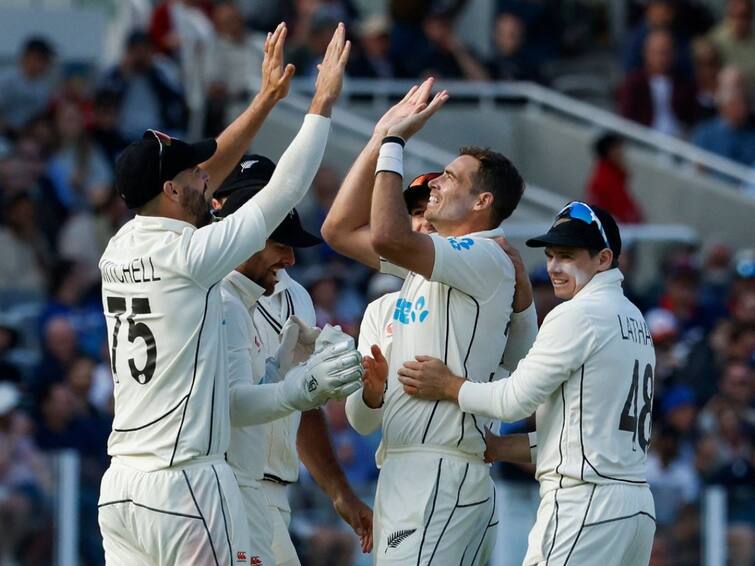 ENG vs NZ 1st Test: England collapse after Potts begins new era with blitz ENG vs NZ: 132 धावांवर ऑलआऊट होणाऱ्या न्यूझीलंडची भेदक गोलंदाजी; पहिल्या दिवसाअखेर इंग्लंडचे सात फलंदाज माघारी