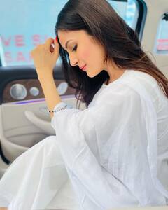 Shehnaaz Gill :पंजाबची कतरिना कैफ शहनाज गिलचा ग्लॅमरस अंदाज!