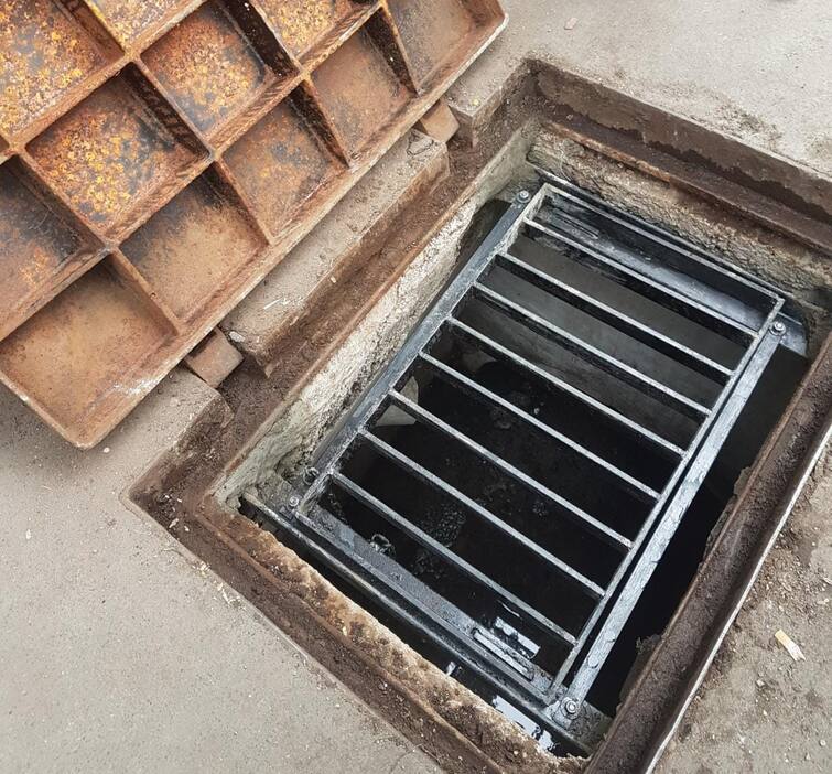 BMC Rain work of installing protective nets on 3 thousand 679 manholes in Mumbai has been completed BMC : मुंबईत आतापर्यंत 3 हजार 679 मॅनहोलवर संरक्षक जाळी लावण्याचं काम पूर्ण, झाकणे न उघडण्याचे महापालिकेचे आवाहन