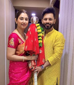 Disha Parmar-Rahul Vaidya Pics: डिनर डेट पर रोमांटिक हुए राहुल वैद्य और दिशा परमार, किस करते आए नजर