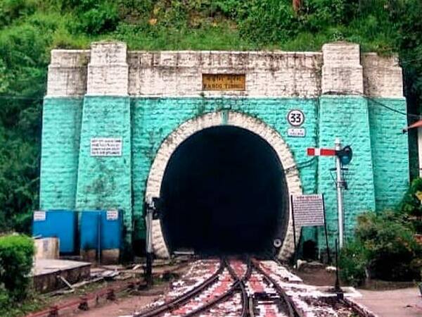 कर्नल की इस गलती से ब्रिटिश सरकार काफी नाराज हुई और कर्नल को नौकरी से निकाल दिया गया. इसके साथ ही उनपर 1 रुपए का जुर्माना भी लगाया गया. इस जुर्माने और बेइज्जती से कर्नल काफी परेशान हो गए और उन्होंने सुरंग के पास जाकर खुद को गोली मार ली.