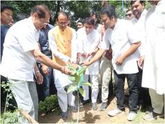 Jabalpur News: सीएम शिवराज सिंह चौहान ने कहा, आने वाली पीढ़ियों को इतिहास बताएगी 'सम्राट पृथ्वीराज', अक्षय कुमार ने जताया आभार