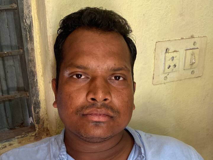 MP Ujjain News Revenue Inspector Rajendra Dhurve caught red handed after taking alleged bribe from Farmer ANN Ujjain News: रेवेन्यू इंस्पेक्टर की काली पतलून रिश्वत के नोटों से हुई 'गुलाबी', रंगे हाथ धरा गया आरोपी