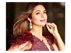 Divyanka Tripathi की खूबसूरती देख हो जाएंगे कायल, अपने स्टालिश लुक से सबको कर रही हैं घायल