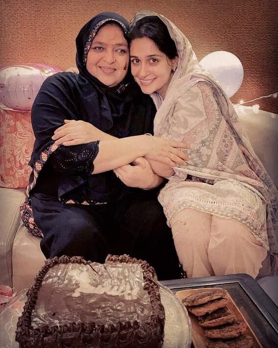 टीवी एक्ट्रेस दीपिका कक्कड़ ने 'ससुराल सिमर का' सीरियल में अपने गुणों से सास का दिल जीत लिया था. असल जिंदगी में भी वो एक बहुत अच्छी बहू हैं. वो अपनी सास का पूरा ध्यान रखती हैं. अक्सर सोशल मीडिया पर उनके फोटोज देखे जा सकते है जिसमें दोनों की बॉन्डिग देखी जा सकती है.