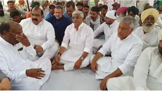 ਸਿੱਧੂ ਮੂਸੇਵਾਲਾ ਦੇ ਨਾਂ 'ਤੇ ਬਣੇਗਾ ਕੈਂਸਰ ਹਸਪਤਾਲ ਤੇ ਖੇਡ ਸਟੇਡੀਅਮ, ਪਰਿਵਾਰ ਨੇ ਕੇਂਦਰੀ ਮੰਤਰੀ ਗਜੇਂਦਰ ਸ਼ੇਖਾਵਤ ਅੱਗੇ ਰੱਖੀ ਮੰਗ