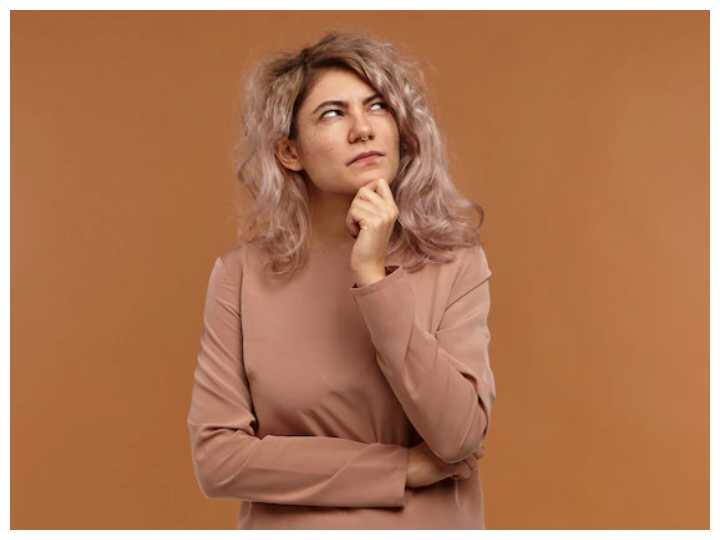 जैलेसी: जी हां, अगर आप अपने पर लाइन मार रहे लड़कों के बारे में उनसे चर्चा करते हैं लेकिन सामने वाले को यह पसंद नहीं आ रहा तो आप समझ जाएं कि वह आपको दोस्त से ज्यादा सोचते हैं.