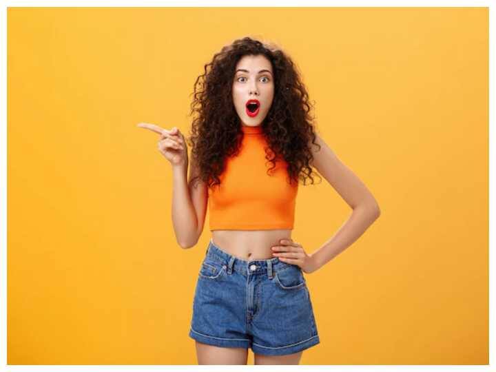 जलन महसूस करवाना: अगर सामने वाला इंसान आपको किसी बात को लेकर छेड़ता है और आपको इससे जलन होती है तो यह आपके लिए साइन है कि आप उनके लिए या वो आपके लिए कितना खास है.