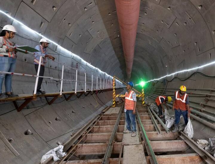 रीजेनरेटिव ब्रेकिंग सिस्टम आरआरटीएस ट्रेनों की एक महत्वपूर्ण विशेषता है, जो ब्रेक लगाने पर बिजली उत्पन्न करती है और ट्रेन सिस्टम के ओवरहेड ट्रैक्शन के माध्यम से बिजली इलेक्ट्रिक ग्रिड में चली जाती है. फोटो साभार- (नेशनल कैपिटल रीजन ट्रांसपोर्ट कॉरपोरेशन ट्विटर)