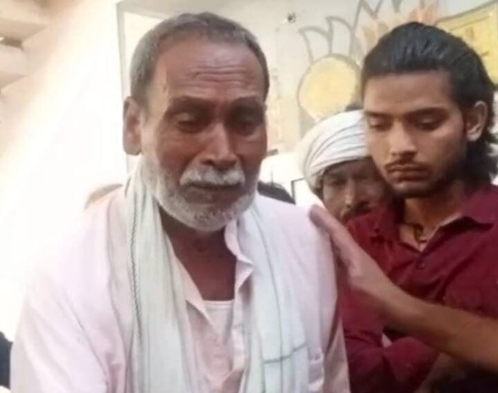 UP news Sambhal elderly complains of indecent behavior of Inspector to Education Minister Gulab Devi ann Sambhal News: शिक्षा मंत्री गुलाब देवी के जनता दरबार में रोते-रोते बुजुर्ग ने की दारोगा की शिकायत, वीडियो हुआ वायरल