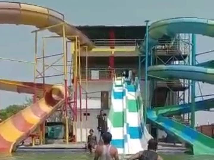 jhalawar water park video went viral on social media woman accidently collides man ANN Rajasthan: झालावाड़ के वाटर पार्क में हुआ हादसा, स्लाइडर के सामने खड़े शख्स से टकराई महिला, वीडियो वायरल