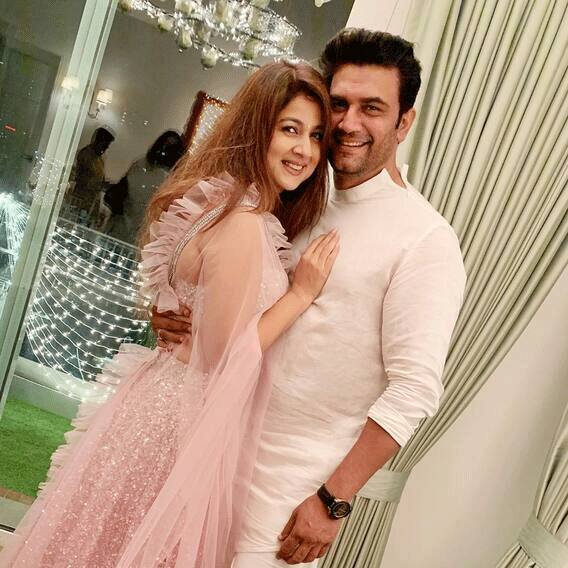 आक्रोश और सात फेरे जैसे शो में शरद केलकर और कीर्ति ने एक साथ काम किया था. इन दोनों के बीच सात फेरे के दौरान नजदीकियां बढ़ी. साल 2005 में इस कपल ने शादी कर ली.