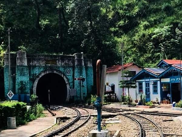 कर्नल की मौत के बाद इस सुरंग को एचएस हर्लिंग्टन ने पूरा करवाया और जब साल 1903 में सुरंग बनकर तैयार हो गई. तब इसका नाम बड़ोग सुरंग रखा गया.
