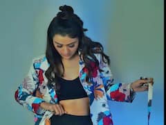 Payal Rajput Photos: డ్రెస్ సరిచేసుకుంటోన్న పాయల్