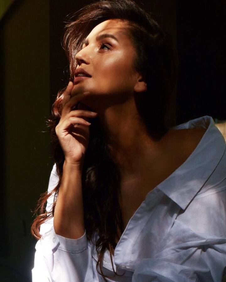 हुआ कुरैशी ने इंस्टाग्राम पर अपनी कुछ लेटेस्ट तस्वीरें शेयर की हैं, जो सोशल मीडिया पर काफी वायरल हो रही है