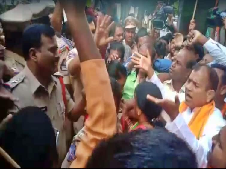 Hyderabad jubilee hills police station bjp activists protest minor girl sexual abuse case Jubilee Hills Police Station : జూబ్లీహిల్స్ పోలీస్ స్టేషన్ వద్ద ఉద్రిక్తత, బాలికపై అత్యాచారం కేసును నీరుగారుస్తున్నారని బీజేపీ ఆందోళన