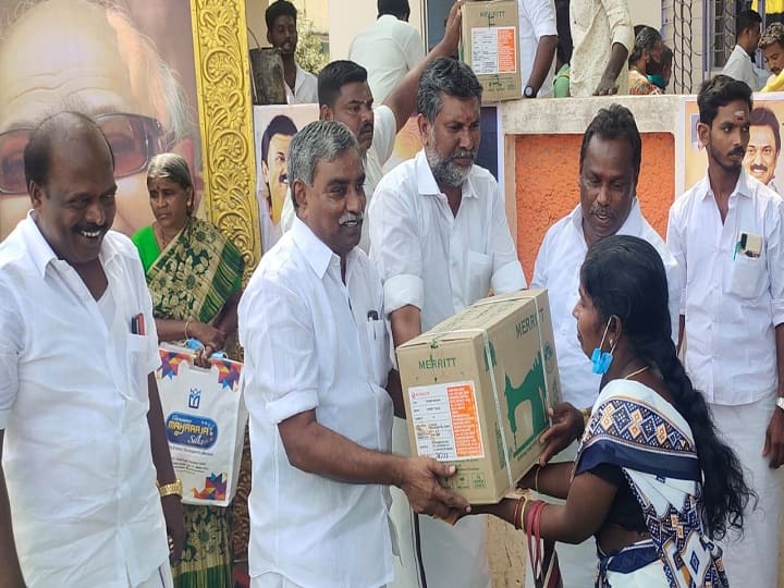 ex xm karunanithi birthday celebration கருணாநிதியின் பிறந்த நாள்: சொந்த ஊரில் இலவச உணவு வழங்கிய ஹோட்டல் உரிமையாளர்!