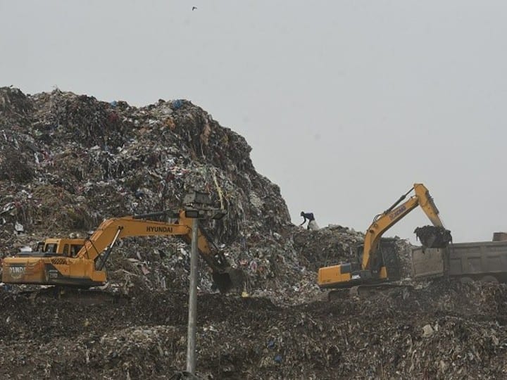 Delhi: Fire Breaks Out At Bhalswa Landfill Site, Brought Under Control Delhi: Fire Breaks Out At Bhalswa Landfill Site, Brought Under Control