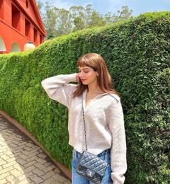 The Archies Set Photos: बिंदास अंदाज में दिल जीत लेंगी खुशी, ब्‍लैक क्रॉप टॉप में सुहाना ढा रहीं कहर