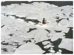 Delhi News: यमुना में बढ़ते प्रदूषण से बढ़ रही लोगों की चिंता, नदी में दिखा जहरीले झाग