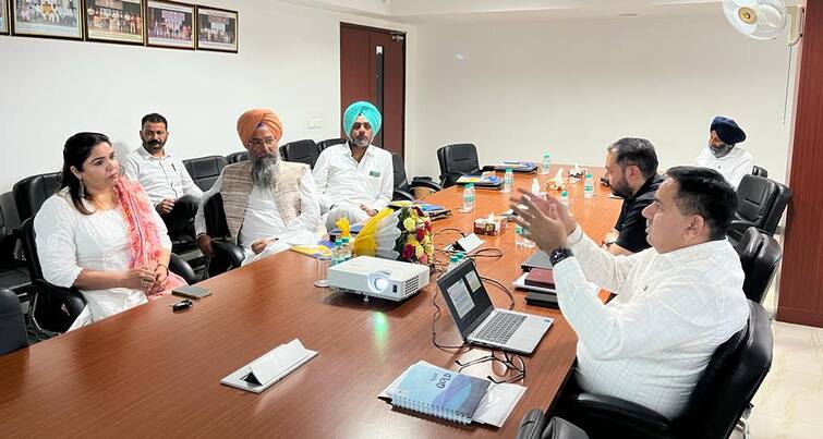 Farmers learn the art of hand-feeding, marketing their produce and delivering it to customers: Kultar Singh Sandhwan ਕਿਸਾਨਾਂ ਦੇ ਹੱਥ ਖਾਣੇ ਦੀ ਕੁੰਜੀ, ਆਪਣੇ ਉਤਪਾਦ ਦੀ ਮਾਰਕੀਟਿੰਗ ਤੇ ਗਾਹਕਾਂ ਤਕ ਪਹੁੰਚਾਉਣ ਦੀ ਕਲਾ ਸਿੱਖਣ ਕਿਸਾਨ : ਸੰਧਵਾਂ