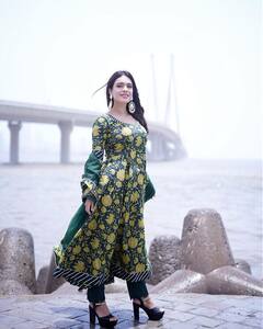 Neha Malik Latest Photoshoot: खेसारी की हीरोइन ने समुद्र किनारे करवाया फोटोशूट, ट्रेडिशनल लुक में लूटी महफिल