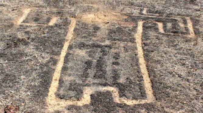 मालवणमधील खोटले धनगरवाडी सड्यावर आढळलेली कातळशिल्प पांडवांची चित्रे आहेत. मात्र ही कातळशिल्प धोक्यात आली आहेत. या परिसरात चिरेखाणींचे साम्राज्य पसरले आहे. या खाणींमध्ये कितीतरी पांडवांची चित्रे नष्ट झाली असे स्थानिकांचं मत आहे. याच ठिकाणी असलेल्या सुमारे 20 फूट लांब आणि 20 फूट रुंद कातळशिल्पावर चिरेखाणीतील खराब तुटके चिरे आणि माती टाकून दिल्याने ते अत्यंत महत्त्वपूर्ण कातळशिल्प मातीखाली गेली आहेत. कातळशिल्पांचे जतन करण्यासाठी प्रयत्न होणे गरजेचे आहे.