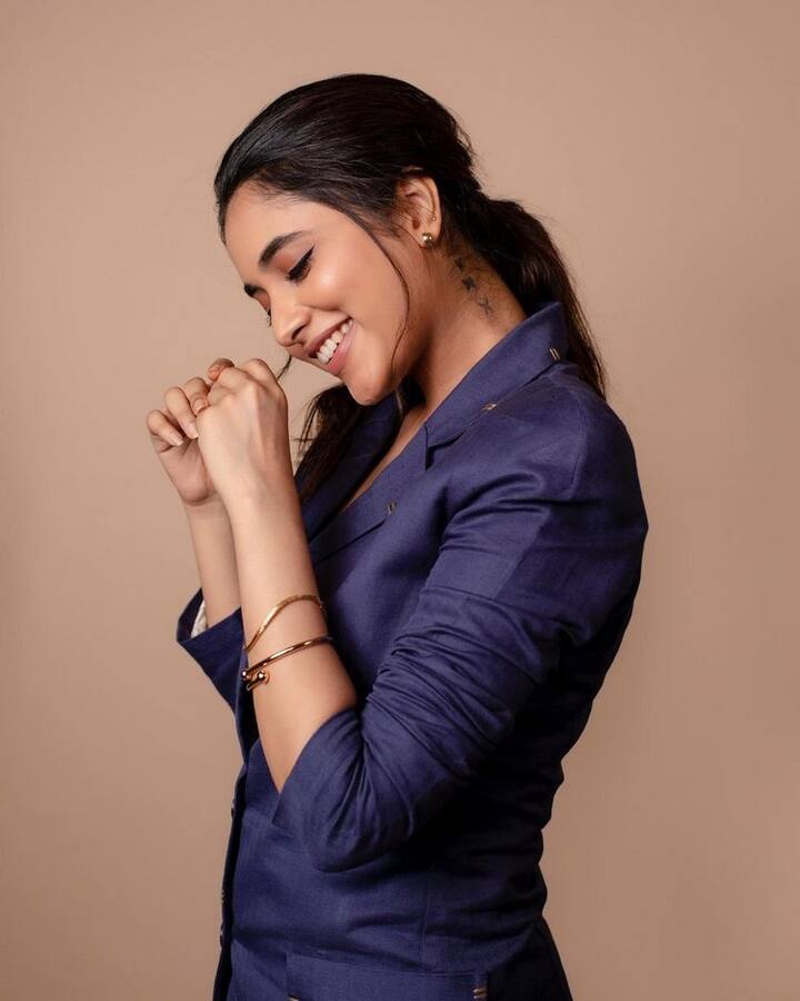 ఇదిలా ఉండగా.. తాజాగా ఈ బ్యూటీ సోషల్ మీడియాలో కొన్ని ఫొటోలను షేర్ చేసింది. (Photo Credit: Instagram)