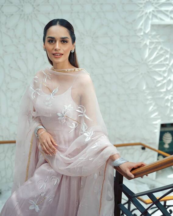 Manushi Chhillar Photos: ट्रेडिशनल लुक में अप्सरा सी खूबसूरत लगीं मानुषी छिल्लर, तस्वीरें देख आपको भी हो जाएगा प्यार!