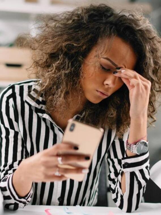 ஸ்மார்ட்ஃபோன்கள் மூலம்  வரும் தலைவலியை தடுக்க சில டிப்ஸ்... தெரிஞ்கோங்க.. !