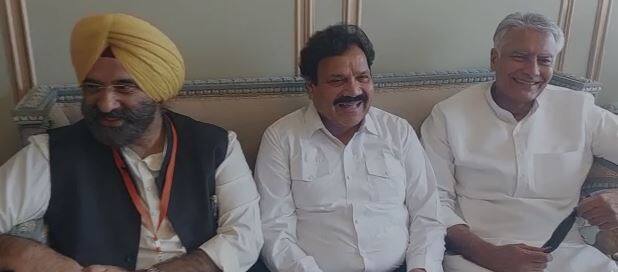 Big blow to Congress in Punjab! Raj Kumar Verka, Balbir Sidhu, Sham Sundar Arora and Gurpreet Kangar may Join Congress ਪੰਜਾਬ 'ਚ ਕਾਂਗਰਸ ਨੂੰ ਵੱਡਾ ਝਟਕਾ! ਰਾਜ ਕੁਮਾਰ ਵੇਰਕਾ, ਬਲਬੀਰ ਸਿੱਧੂ, ਸ਼ਾਮ ਸੁੰਦਰ ਅਰੋੜਾ ਤੇ ਗੁਰਪ੍ਰੀਤ ਕਾਂਗੜ ਹੋ ਸਕਦੇ BJP 'ਚ ਸ਼ਾਮਲ