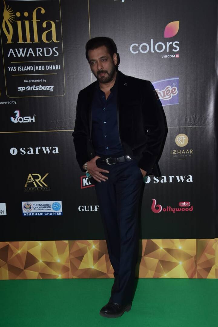 साल 2022 के IIFA अवॉर्ड के 22वें संस्करण में बॉलीवुड के सुल्तान सलमान खान शो की मेजबानी कर रहे हैं.