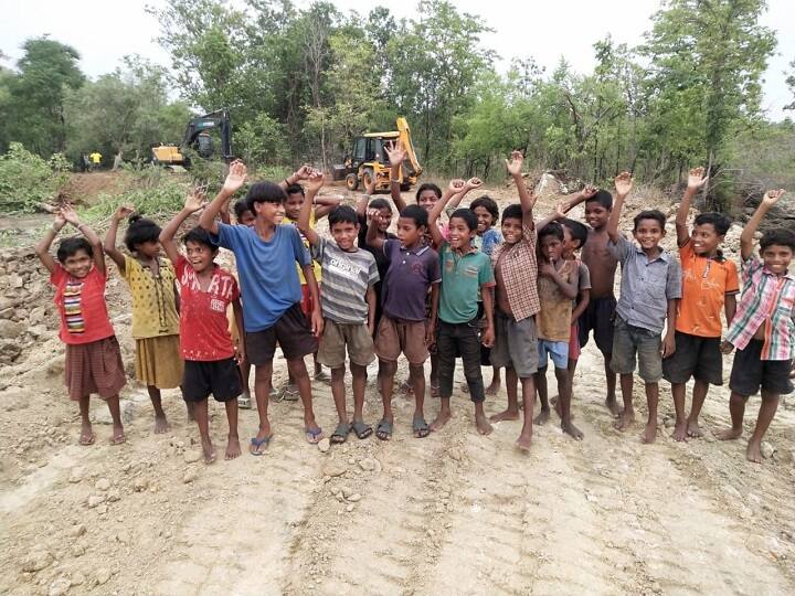 Sukma News: नक्सलियों के गढ़ में सड़क निर्माण शुरू होते ही झूम उठे बच्चे, सीएम बघेल ने शेयर किया वीडियो Chhattisgarh Children started dancing after road construction work started in naxalites area in sukma bhupesh baghel shared video ann Sukma News: नक्सलियों के गढ़ में सड़क निर्माण शुरू होते ही झूम उठे बच्चे, सीएम बघेल ने शेयर किया वीडियो