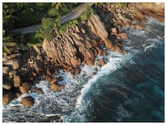 Travel Tips: बीच टूर का बना रहे हैं प्लान, तो यहां देखें खूबसूरत समुद्र की लिस्ट