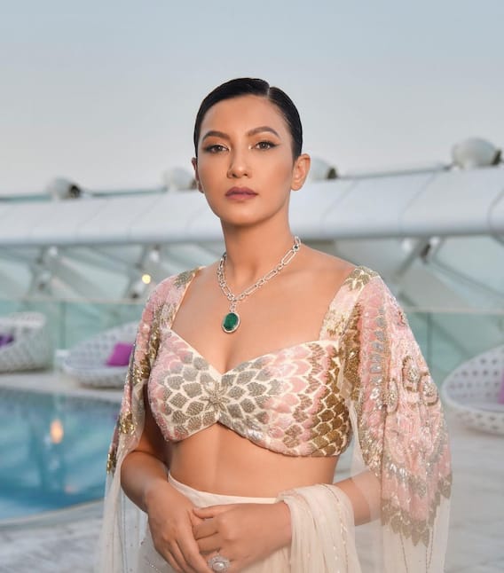 Gauhar Khan Photos: व्हाइट साड़ी में दिखा गौहर खान के हुस्न का जलवा, खूबसूरती ऐसी कि आप उनके कायल हो जाएं