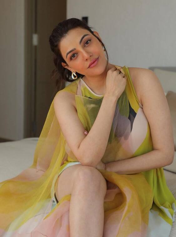 உருகுதே… மயங்குதே…
