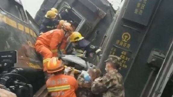 Bullet train derails at 300 kmph in China, driver killed ਚੀਨ 'ਚ 300 kmph ਦੀ ਰਫਤਾਰ ਨਾਲ ਚੱਲ ਰਹੀ ਬੁਲੇਟ ਟਰੇਨ ਪਟੜੀ ਤੋਂ ਉਤਰੀ, ਡਰਾਈਵਰ ਦੀ ਮੌਤ
