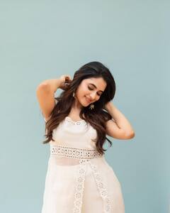 Actress Priyankaa Mohan : சிலிர்க்க வைக்கும் சிலையழகி...நடிகை பிரியங்கா மோகனின் க்யூட் போட்டோஸ்..