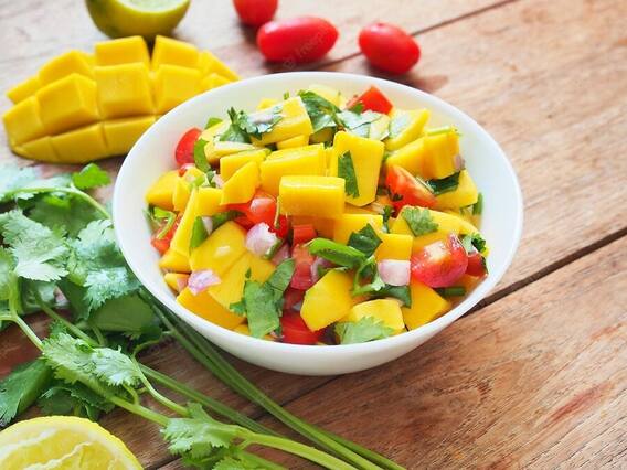 Summer Recipe: आम के सीजन में घर पर बनाएं चटपटा मैंगों चाट, जानें इसकी बेहद स्वादिष्ठ रेसिपी Summer Recipe: आम के सीजन में घर पर बनाएं चटपटा मैंगों चाट, जानें इसकी बेहद स्वादिष्ठ रेसिपी