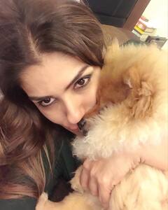 Raveena Tandon Photos: కేజీఎఫ్ 2 పవర్ ఫుల్ లేడీ అస్సలు తగ్గట్లేదుగా