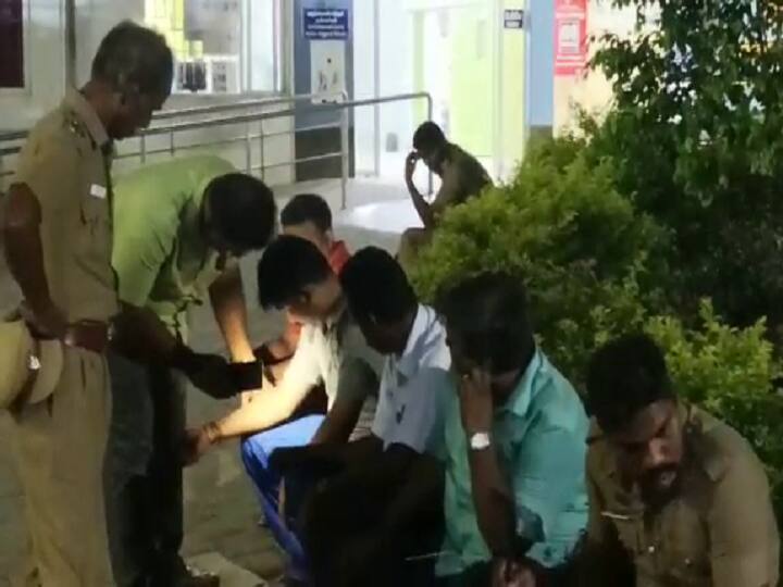 Chennai police quarrel with drunken passengers  What happened on the train போலீஸே இப்படியா? ஃபுல் போதையில் தகராறு செய்த சென்னை காவலர்கள்! ரயிலில் நடந்த பரபரப்பு!