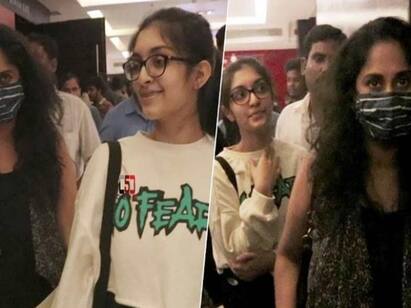 ajith wife shalini and daughter anoshka watch vikram movie Shalini Ajith Watch Vikram : விக்ரம் படம் எப்படி இருக்கு? ஒரே வார்த்தைக் கூறி  வேகமாக நடந்த ஷாலினி!