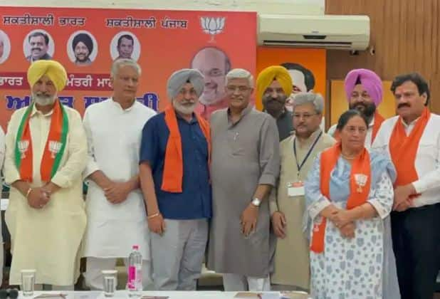 Punjab BJP: Another blow to Punjab Congress, four former ministers join BJP Punjab BJP: ਪੰਜਾਬ ਕਾਂਗਰਸ ਨੂੰ ਇਕ ਹੋਰ ਝਟਕਾ, ਚਾਰ ਸਾਬਕਾ ਮੰਤਰੀ ਭਾਜਪਾ 'ਚ ਸ਼ਾਮਲ