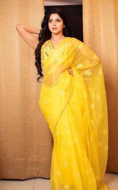 divya bharathi pics: மஞ்ச  காட்டு மைனாவாக  ‘பேச்சுலர்’ புகழ் திவ்ய பாரதி..!